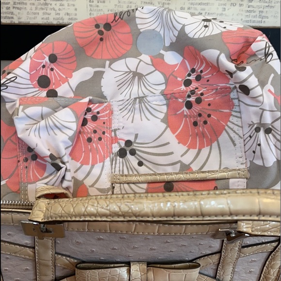 Guess - Picture 14 of 14